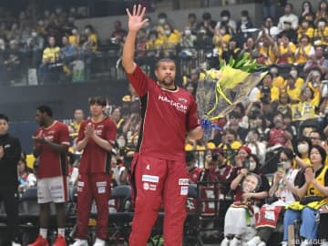 ジェフ・ギブスがラストダンス「楽しく終えられた」…44歳“小さな巨人”がコートに別れ