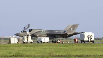 1カ月超駐機の米軍機が離陸　高知空港、3月に「予防着陸」