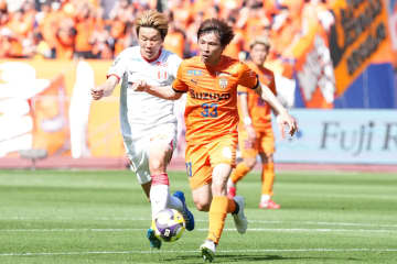 2連敗の｢19位｣名古屋と3連勝の｢5位｣清水が大舞台で激突、元サッカー日本代表が火花を散らした｢東海ダービー｣の意外な勝者と期待の新星