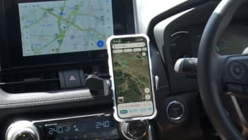 【解説】飲食しながらの運転は交通違反？追い越し車線を走り続けたら違反？逆走してしまった場合の対応は？“意外な運転ルール”紹介