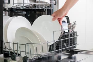 「食洗機で洗った方が水道代が安い」って本当？ 手洗いより本当に節約になるのでしょうか？