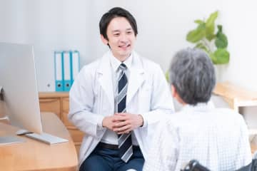 医師の年収は高いと聞きますが、最も年収が高いのは「何科」の医師ですか？
