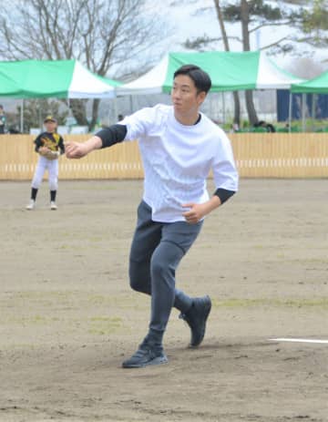 斎藤佑樹ＶＳ栗山英樹の夢の１打席師弟対決が実現！　結果はまさかの…
