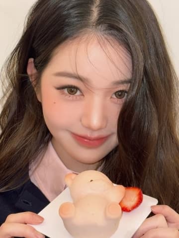 IVE ウォニョン、愛嬌あふれるショットが公開…女神のようなビジュアルを披露