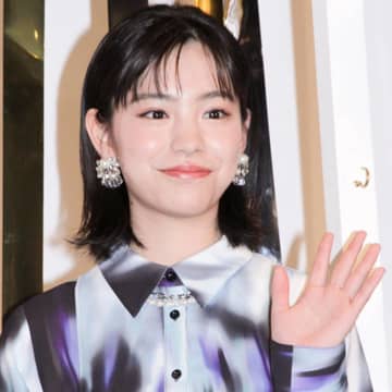當真あみ、セーラー服を着こなした笑顔SHOTに反響「笑顔めっちゃかわいい」「似合っています」