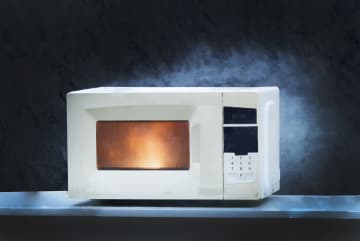 電子レンジが出す「やばいサイン」って？故障の前触れと長持ちのコツ