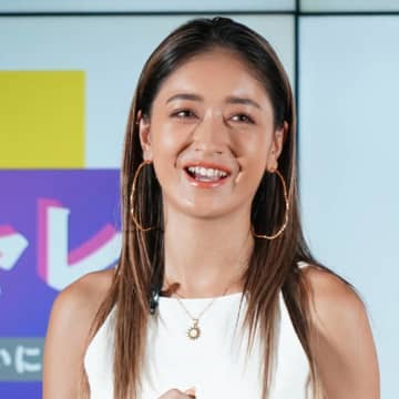 みちょぱ、大胆に美脚を披露したデニムスカートコーデに反響「お洒落でカッコイイ」「ナイススタイル」