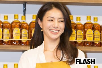 井川遥、プロデュースブランドの休止発表…タンクトップ1万7000円、ネックレス12万円の “強気価格” で撃沈か