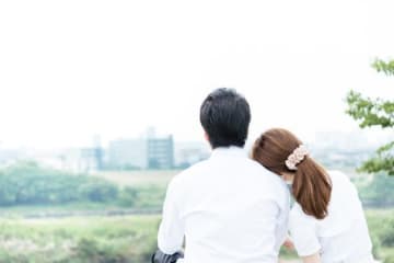 恋人の家に遊びに行ったとき、オナラをしてしまった私。すると、彼が“まさかの行動”に……