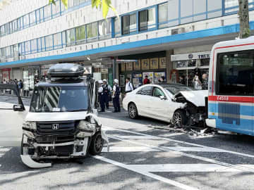 横須賀中央駅近く　9台絡む事故で8人が軽傷　酒気帯び運転容疑で男を現行犯逮捕