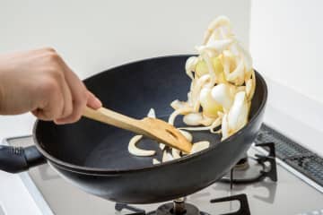 ギャル曽根『新玉ねぎ丼』旬物を使ってシンプルかつお手軽丼が完成！主婦から「レパートリーが少ないので参考になる」「美味しさを存分に楽しめる丼」の声