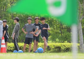 緑満喫、フットゴルフ　元J1鹿島の青木さんもプレー　茨城・潮来