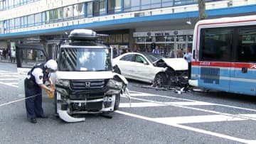 現場から逃走の横浜市に住む20代同乗者が警察に出頭　神奈川・横須賀市の8人が負傷した飲酒運転車暴走事故