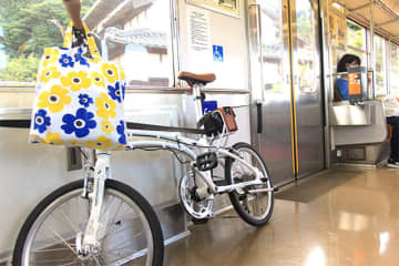 島根県 宍道湖にそって行く一畑電車へ　自転車といっしょに旅する“しまね湖畔旅”　心地よい揺れと水面の風を感じて非日常の時間空間をゆっくりとガタンゴトンサイクリング