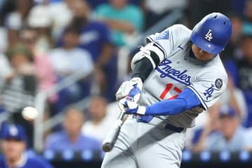 大谷衝撃189.7キロ弾、直接キャッチした人物が話題　グラブで好捕→ブルペンで祝福　ネット「めちゃ喜んでる」