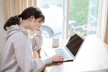 夫の収入は変わってないのに、息子の「奨学金」が打ち切りに！ 原因は息子のアルバイト収入「120万円」!? 奨学金をもらい続けるための“条件”とは？
