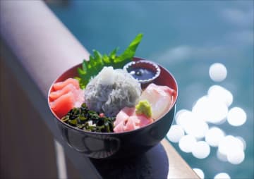 【淡路島の生しらす】島内63店舗それぞれの「生しらす丼」が味わえる！11月30日まで