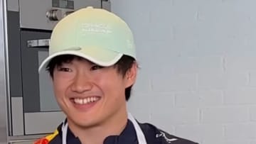 角田裕毅がエプロン姿で“F1寿司”作りに挑戦　流ちょうな英語にファン驚き