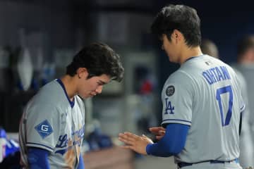 大谷翔平が初安打のキム・ヘソンとベンチでハグ　ＬＡタイムズ「忘れられない瞬間共有」