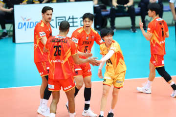 大事な準決勝初戦はSTINGS愛知が勝利！ 3セット目以降大阪Ｂは勢いづいたSTINGS愛知を止められず【大同生命SVリーグ男子CS SF】
