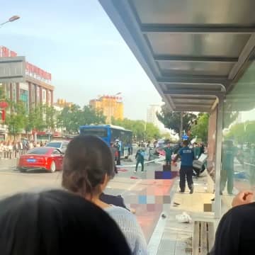 山東省で車がバス停に突っ込む、数日たっても詳細不明で疑問噴出―中国