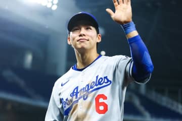 「本当にうれしい」大谷翔平からの“頭ポンポン”に笑顔。メジャー初安打、初打点のキム・ヘソンが喜び「チームに貢献したかった」