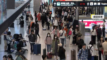 ゴールデンウィーク最終日…各交通機関はUターンラッシュで混雑　全席指定席の「のぞみ」、全日空国内線の上り予約はほぼ満席