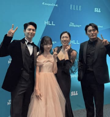 パク・ボゴム、Netflix「おつかれさま」共演者と再会！微笑ましい記念ショットを公開