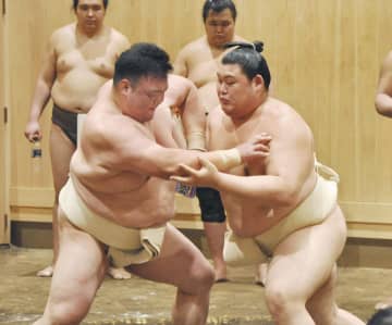大の里、師匠と異例の10番稽古　8勝2敗「身が引き締まった」
