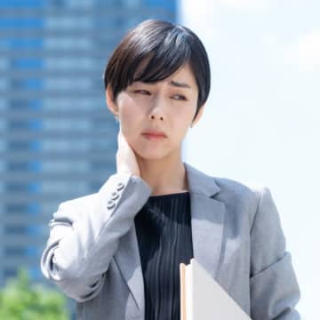 「眼精疲労」肩こりに悩んでいる人が見逃しているかもしれない別の原因