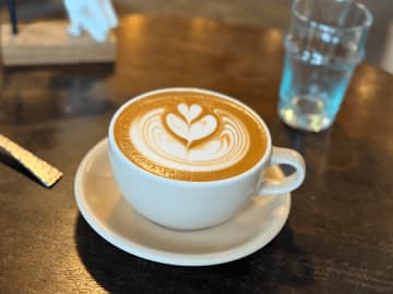 【葛飾亀有】アンティーク家具に囲まれた店内でほっと一息カフェこぼれび