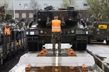 スイス軍がオーストリアで軍事訓練、中立性に違反しない？