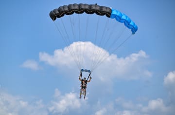連休中の予約も好調　発展の上昇気流に乗る中国海南省の低空観光