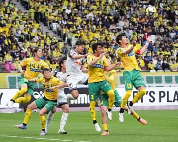 J２首位の千葉が３戦未勝利…C・ジュニオ退場で数的不利に。３位大宮との国立決戦、一時同点に追いつくも１－２で敗れる