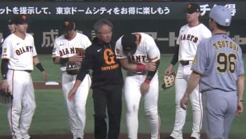 巨人に“緊急事態”...岡本和真が初回の守備で負傷交代　打者ランナーと交錯し左腕を押さえ退場　球場騒然