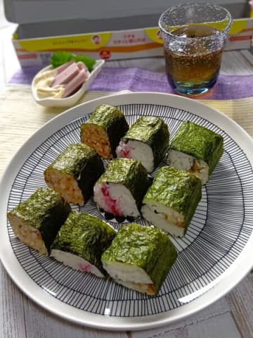 ラップの空き箱で時短＆簡単！巻きずし風おにぎり～！多忙な毎日に！朝食、お弁当、軽食に