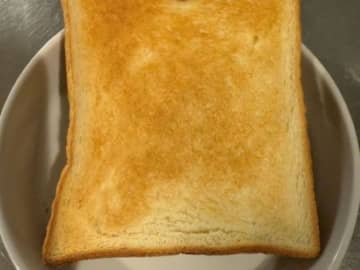 知って得する！　食パンの焼きムラを防ぐ方法に「めっちゃ簡単」