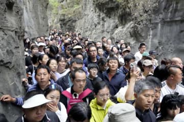 中国連休、出入国28％増　日本、韓国やタイと並ぶ人気