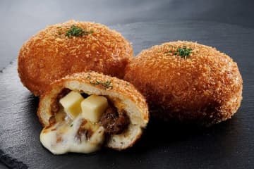 【天王寺】サクッと揚げたて！手包みにこだわるカレーパン専門店オープン