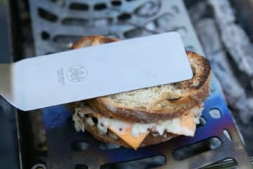 【日本人が知らないサンドイッチ】アメリカ人のソウルフード「ツナメルト」ってどんな食べ物？