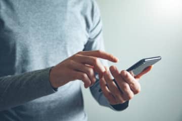 バッテリーは100%まで充電しないほうがいい！？『スマホ』に関する雑学5選