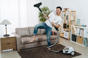 6歳年下のうっかり夫。「育てる」つもりで我慢し続けたけれど、もう限界！45歳キャリア妻が、いくら説得しても別れてくれない……!!