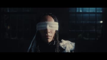 女王蜂、楽曲「悪」を示唆に富む映像で表現