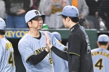 【阪神】藤川監督 12安打で単独首位も…中野拓夢と岡本和真の交錯プレーに「気が重くなった」