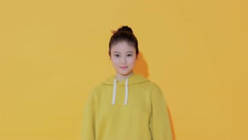 今田美桜が15秒間ほぼ動きのないシュールな新CMに登場！