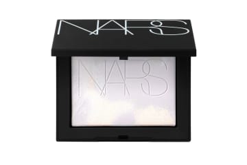 NARS25年夏コスメ“オーロラカラー”の限定リフ粉、透明感のある肌へ導く名品フェイスパウダー