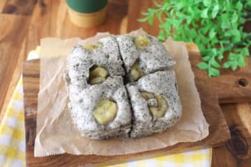 レンジで簡単！腸活ダイエットに♪「黒ごまバナナ蒸しパン」