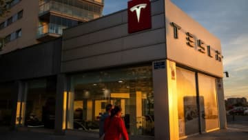 テスラの欧州販売は４月も不振　マスク氏の政治姿勢が逆風か、競争も激化
