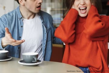 結婚前に感じた“違和感”をスルーした自分を叱りたい…　「風邪引いたってLINEしたら…」
