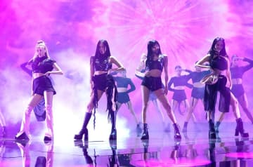 リサ、BLACKPINKメンバーたちとスタジオ入りしていたと明かす